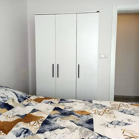 Apartman Flat For Rent At The City Center Of Kusadası